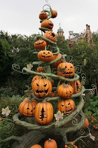 77f68981c60be45eb8d9bc0f8915418f--disney-halloween-halloween-trees